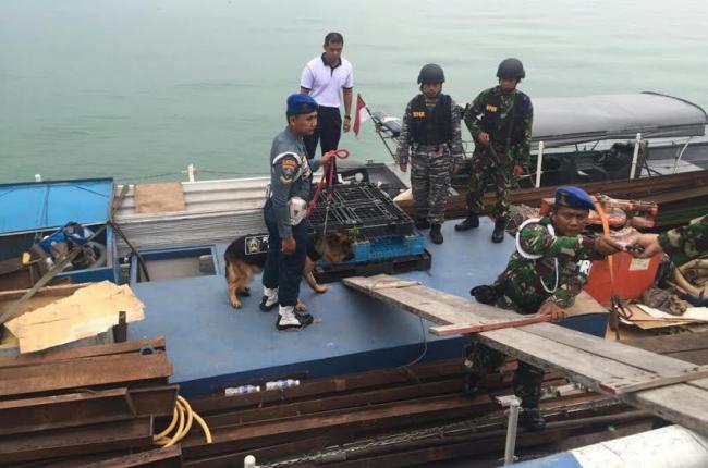 Tim WFQR Lantamal IV Amankan Kapal Angkut Besi dari Pulau Sambu
